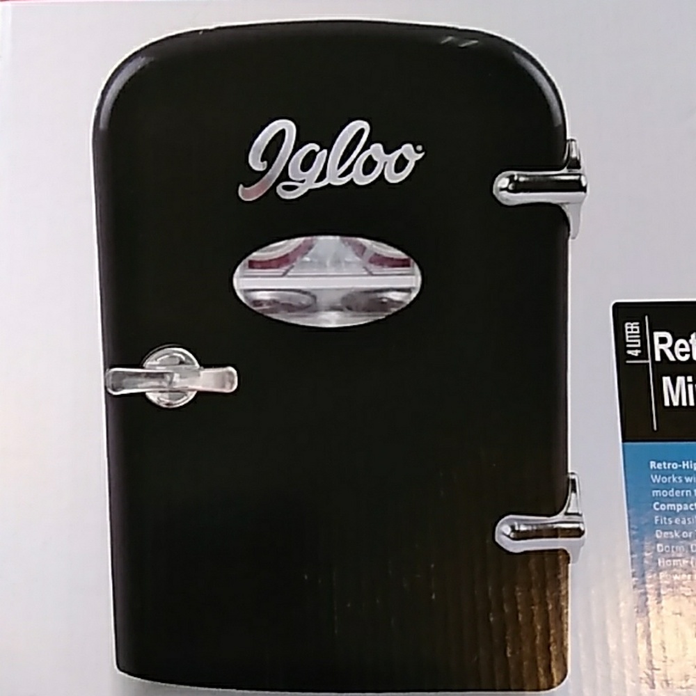 Igloo Mini Beverage Refrigerator New!